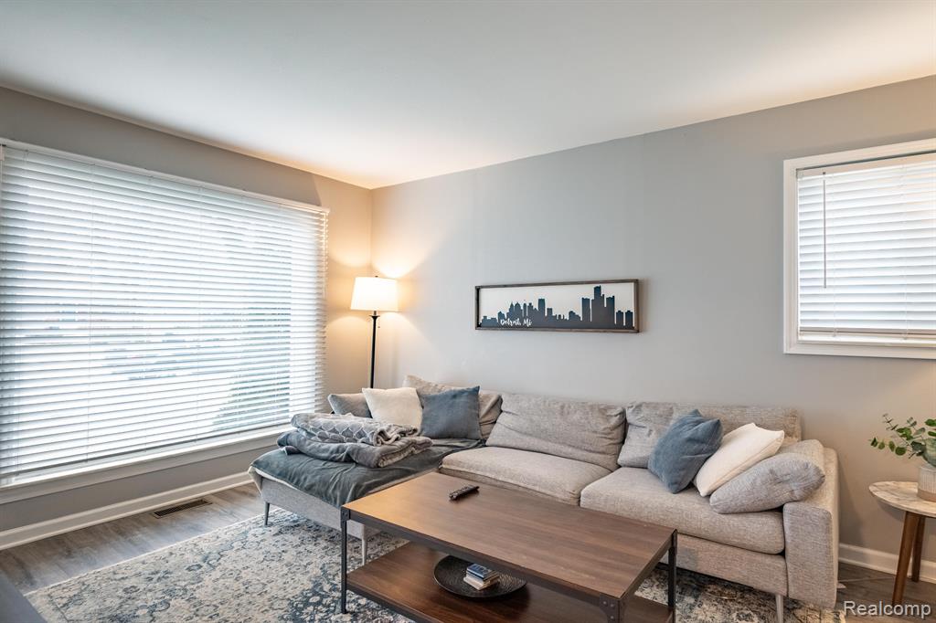 715 N DORCHESTER Avenue, Royal Oak, MI 48067 — Photo 4