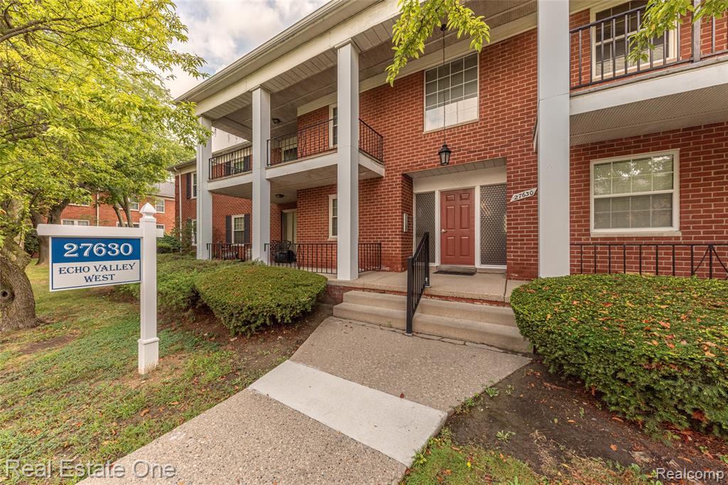 27630 W Echo Valley, 221, Farmington Hills, MI 48334 — Photo 4