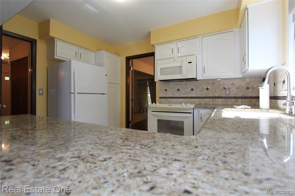 3961 Will O Way Lane, West Bloomfield, MI 48323 — Photo 11