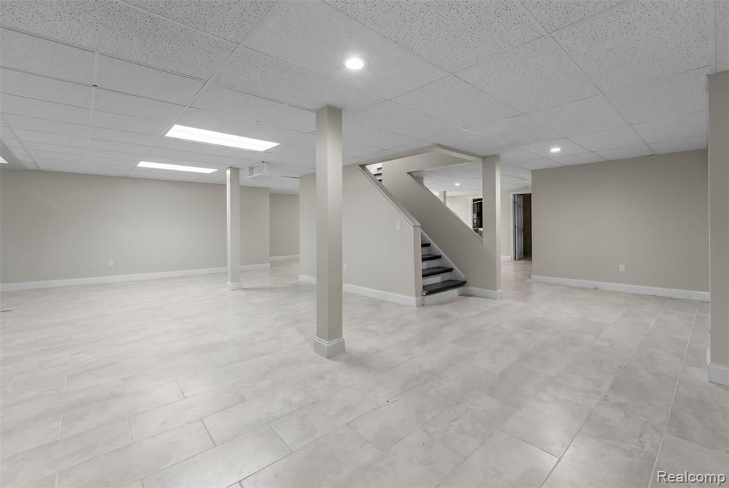 7386 Woodlore Drive, West Bloomfield, MI 48323 — Photo 29