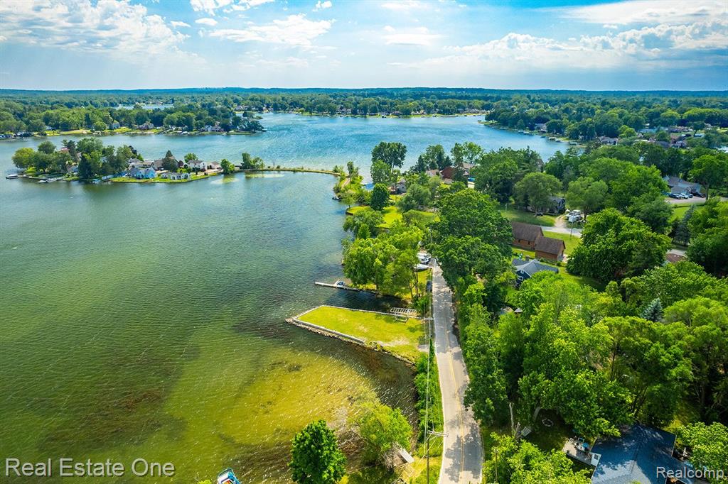 2300 JACKSON Boulevard, Highland, MI 48356 — Photo 11