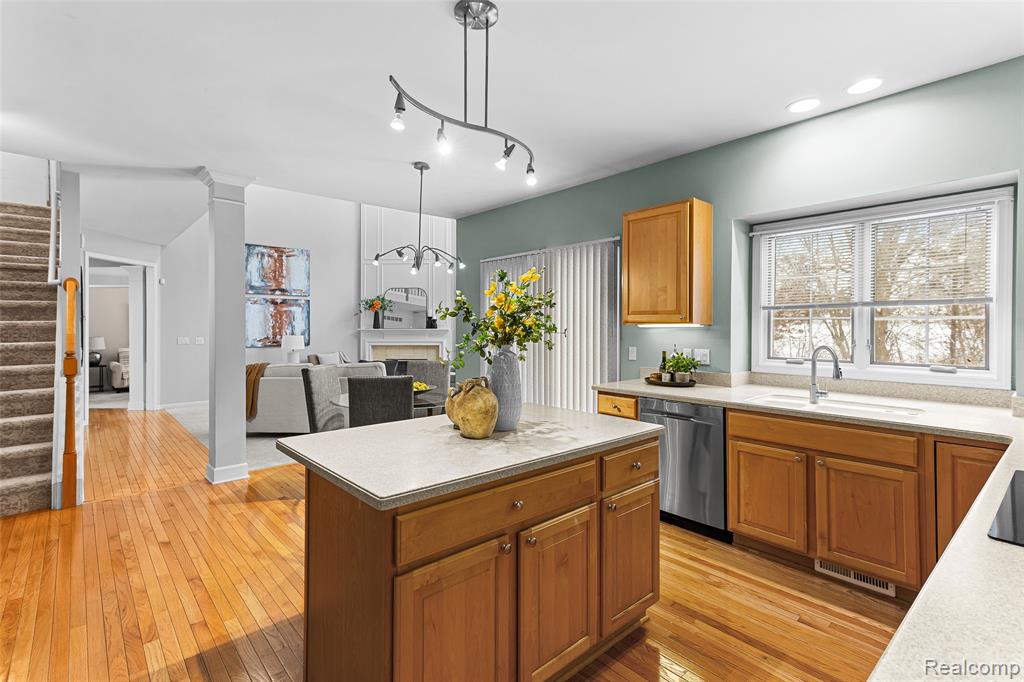 7567 WINDGATE Circle, West Bloomfield, MI 48323 — Photo 15