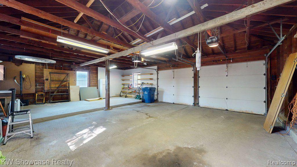 574 YOUNG Road, White Lake, MI 48383 — Photo 27