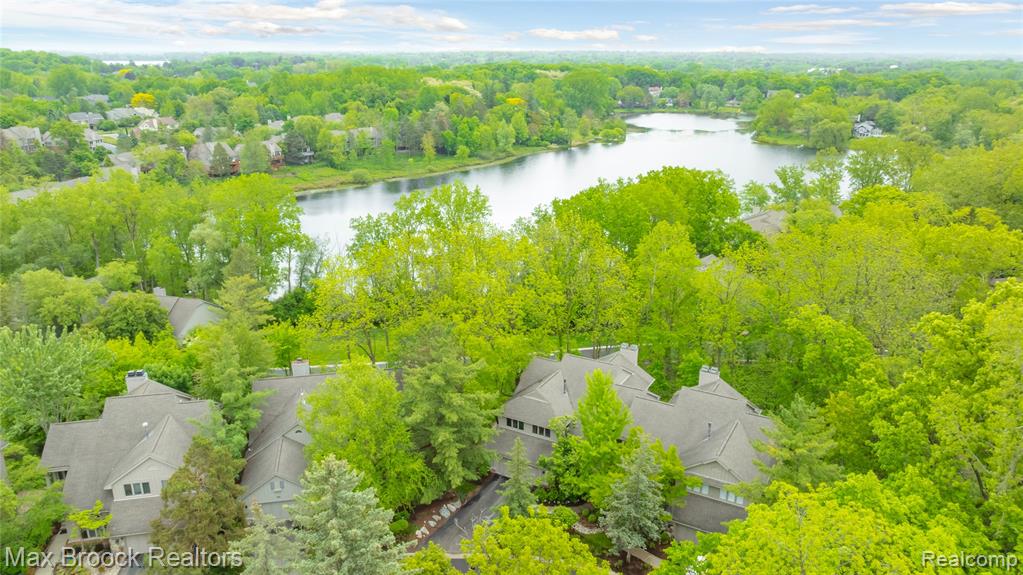 4933 Woodcliff Hill Road N, West Bloomfield, MI 48323 — Photo 44