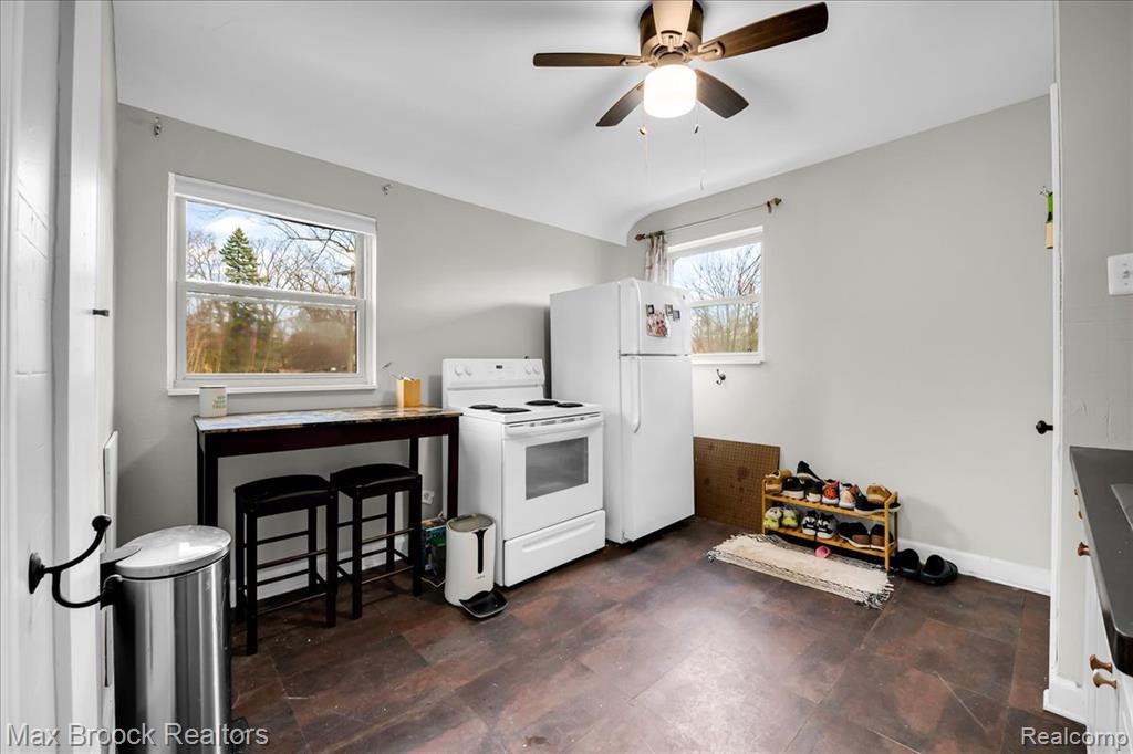 2208 Avondale Street, Sylvan Lake, MI 48320 — Photo 14