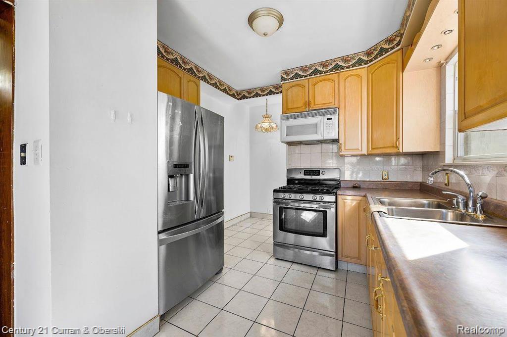 4255 LAPHAM Street, Dearborn, MI 48126 — Photo 16