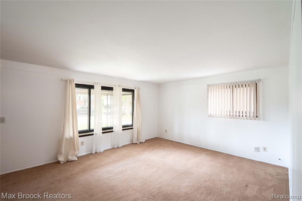 8212 Carrousel Boulevard, Westland, MI — Photo 4