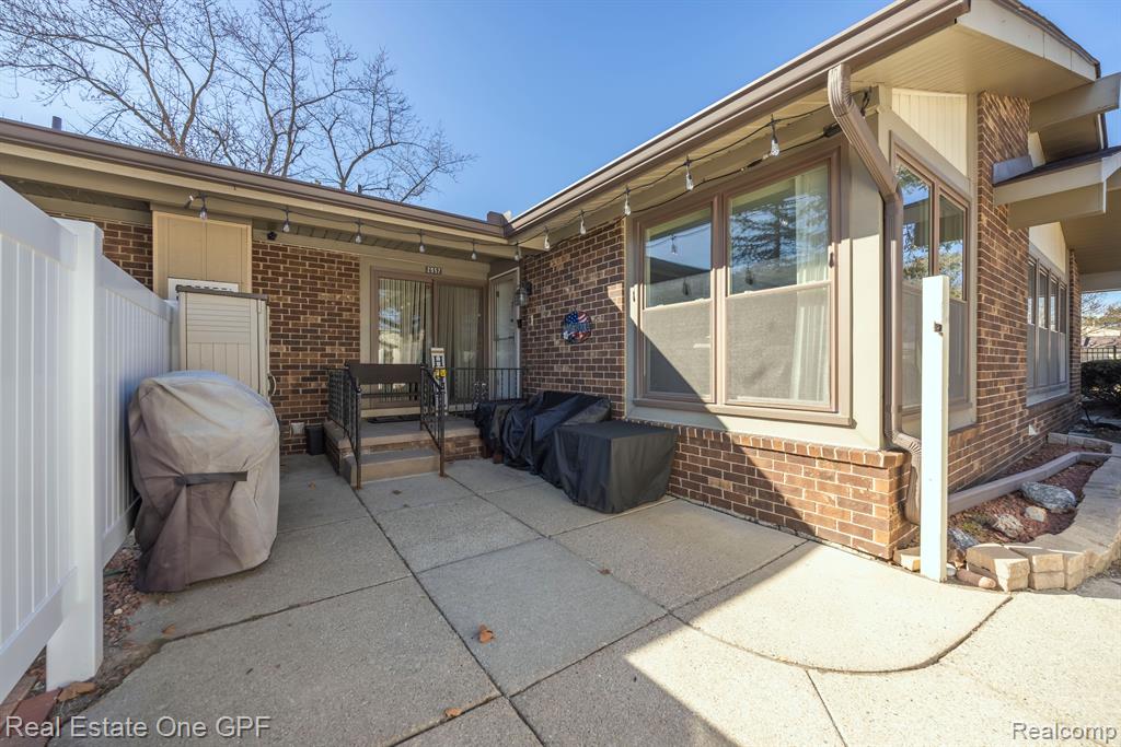 2957 ROUNDTREE Drive, Troy, MI 48083 — Photo 28