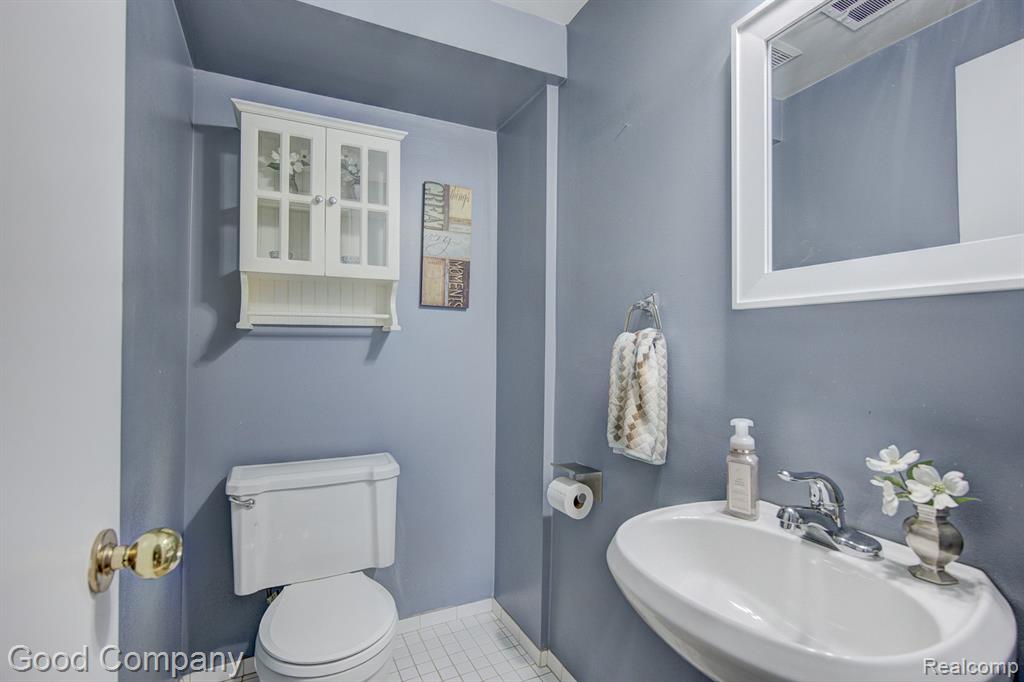 576 LANGLEY Boulevard, Clawson, MI — Photo 31