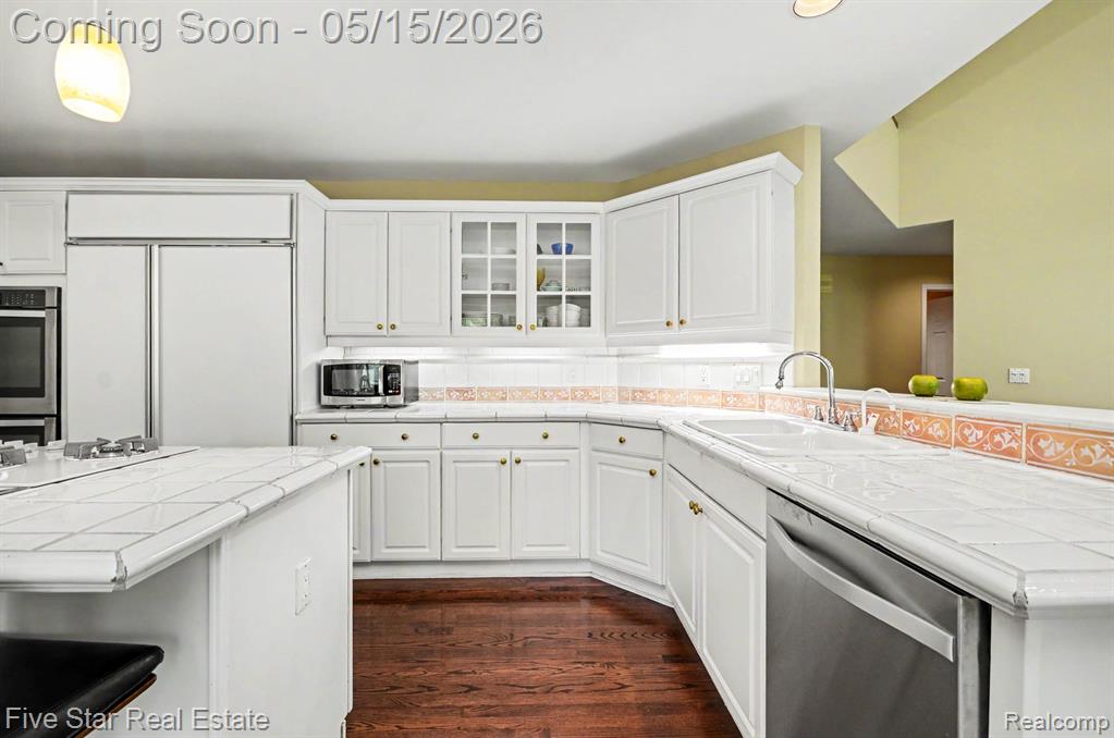 4689 Mirror Lake Drive, West Bloomfield, MI 48323 — Photo 17