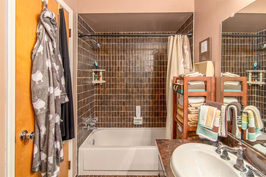 41696 BEDFORD Drive, Canton, MI 48187 — Photo 17