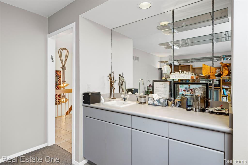 5000 Mirror Lake Court, 19, West Bloomfield, MI 48323 — Photo 28