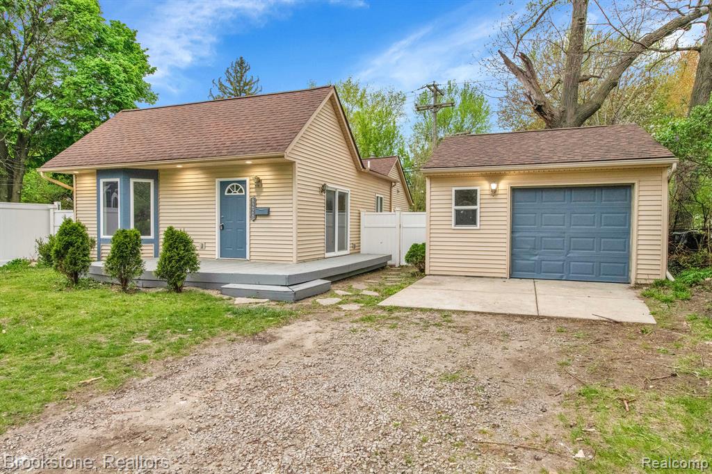 8228 OAK PARK Boulevard, Oak Park, MI 48237 — Photo 2