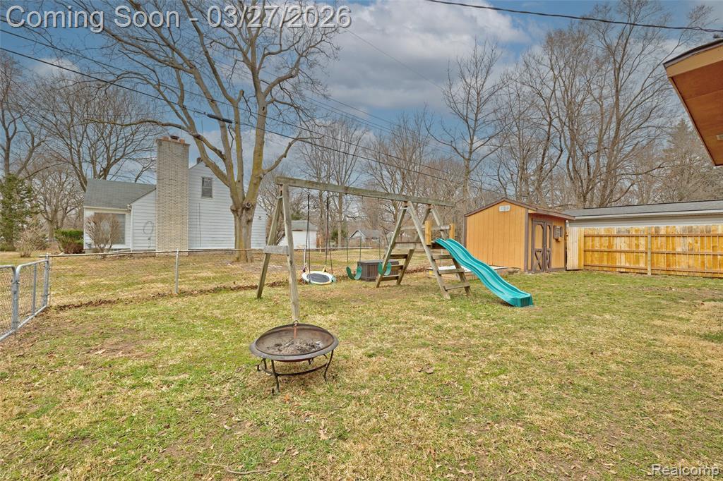 4009 Airport Road, Waterford, MI 48329 — Photo 39