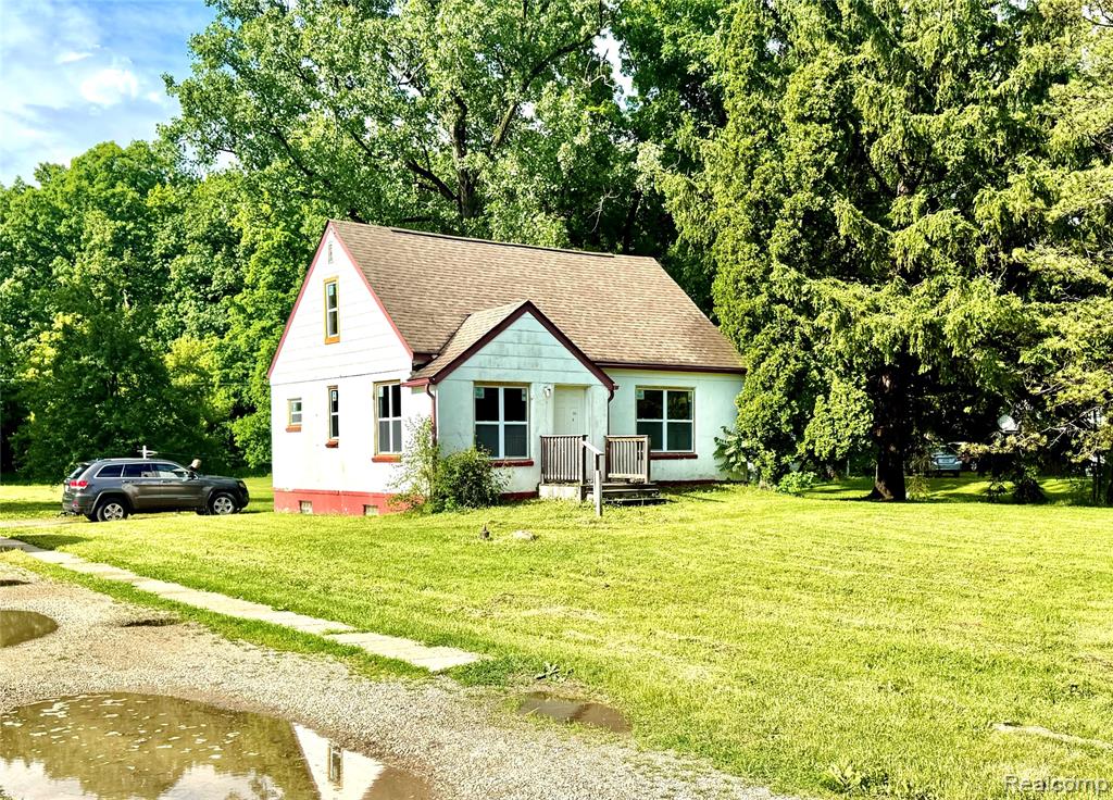 5388 Davison Road, Lapeer, MI 48446
