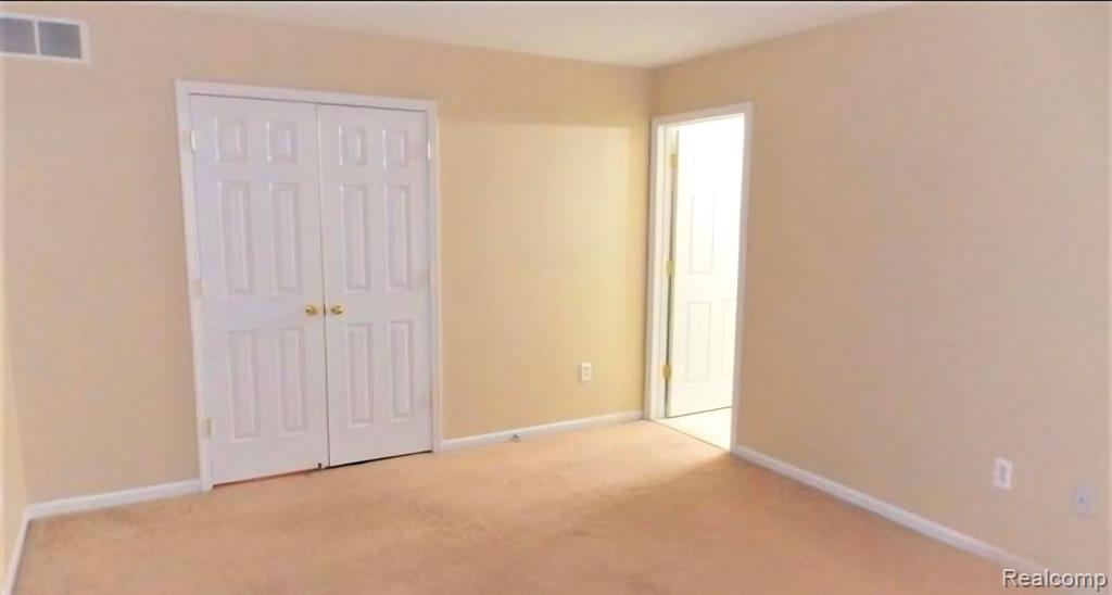 9026 Newport Way, Livonia, MI 48150 — Photo 17