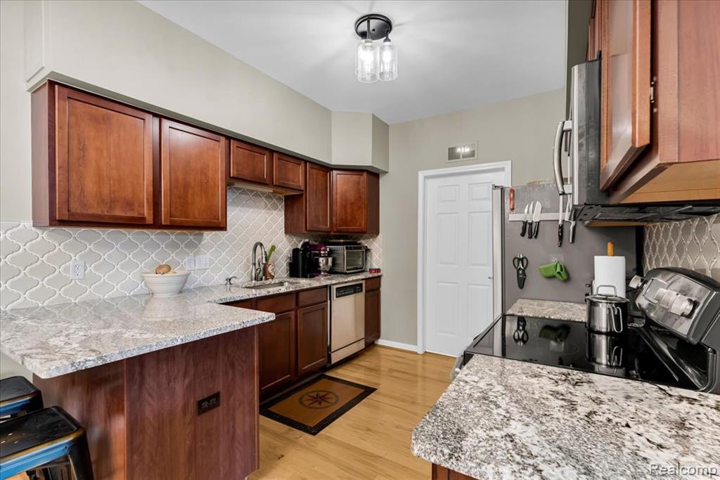610 Belmonte Drive, Waterford, MI 48328 — Photo 10