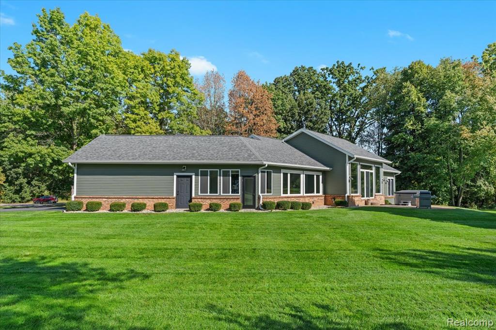12002 Renfrew Court, Hartland, MI 48353 — Photo 37
