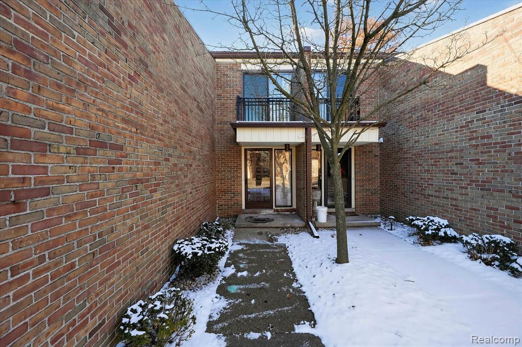 18268 University Park Drive, Livonia, MI, 48152