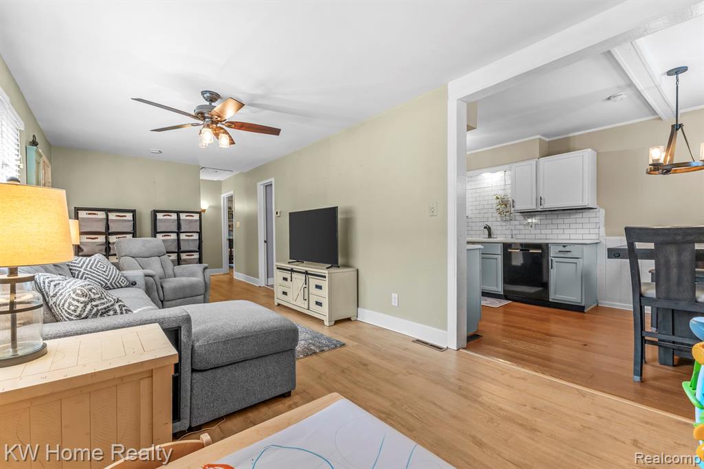 4215 Newton Road, Commerce Twp, MI 48390 — Photo 8