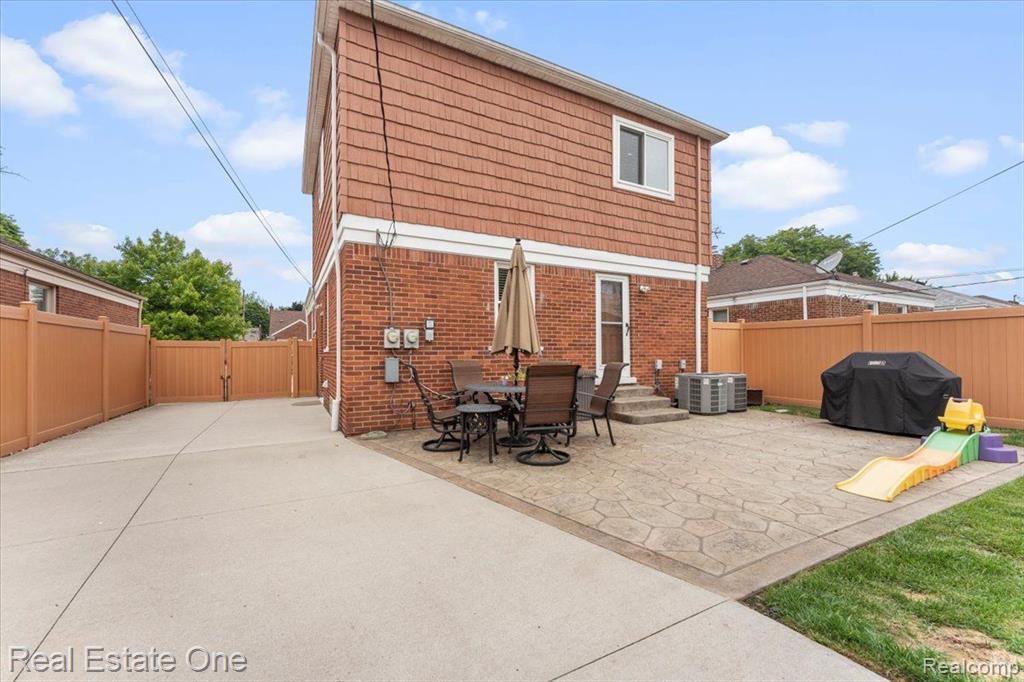 9671 STERLING Avenue, Allen Park, MI 48101 — Photo 40