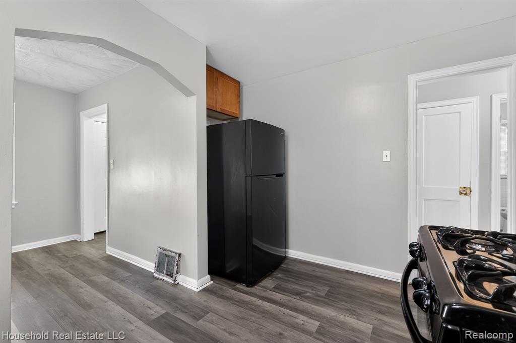 6370 Brace Street, Detroit, MI 48228 — Photo 4