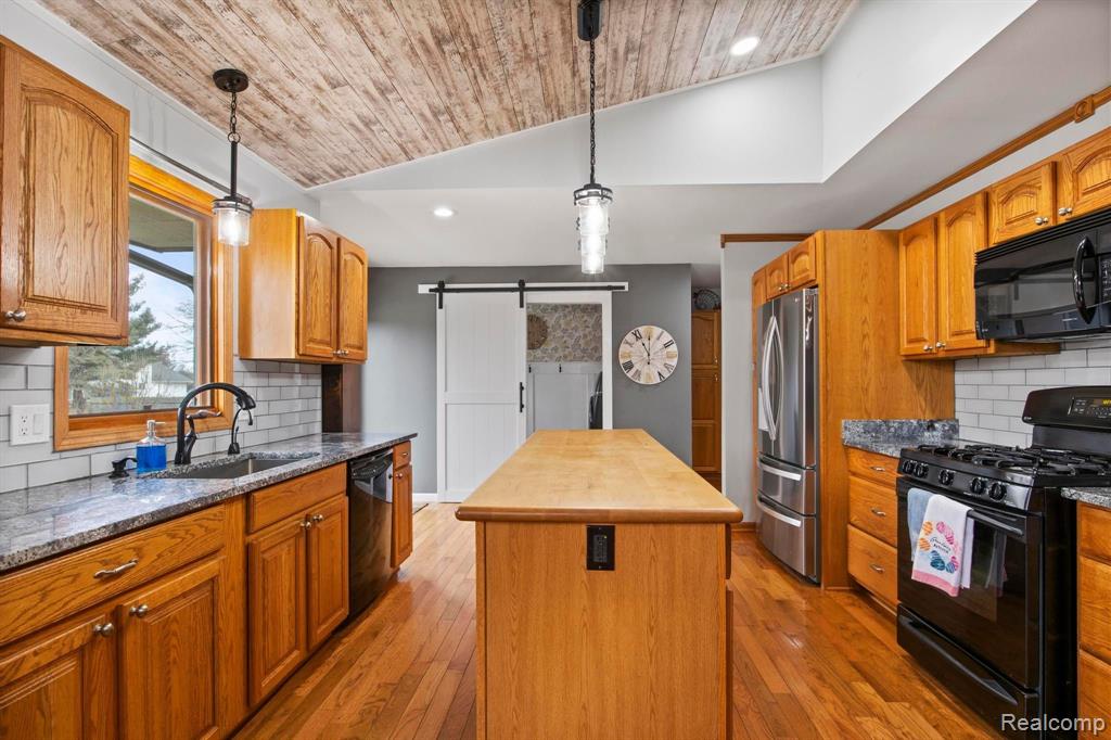 4025 PRESIDENTIAL Way, Highland, MI 48356 — Photo 52