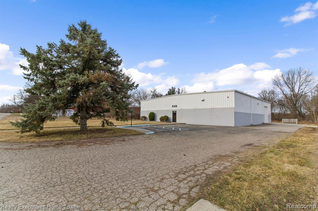 840 WHITNEY Drive, Lapeer, MI 48446 — Photo 9