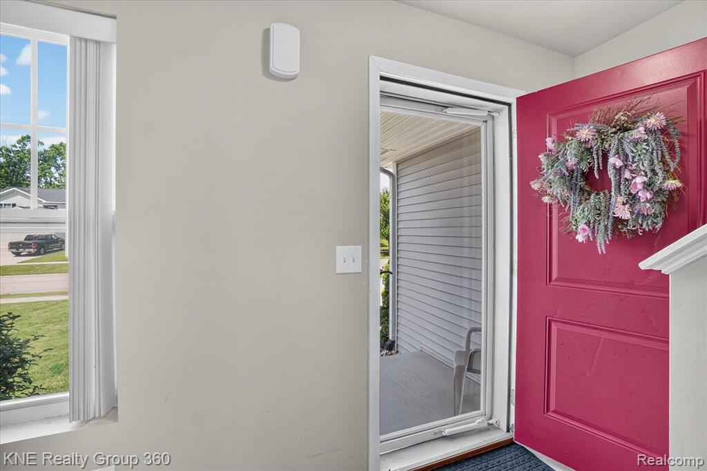 7067 Glenmeadow Court, Grand Blanc, MI 48439 — Photo 10