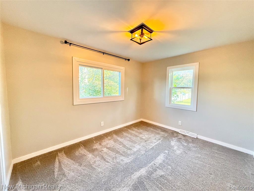 823 W Silver Lake Road, Fenton, MI 48430 — Photo 13