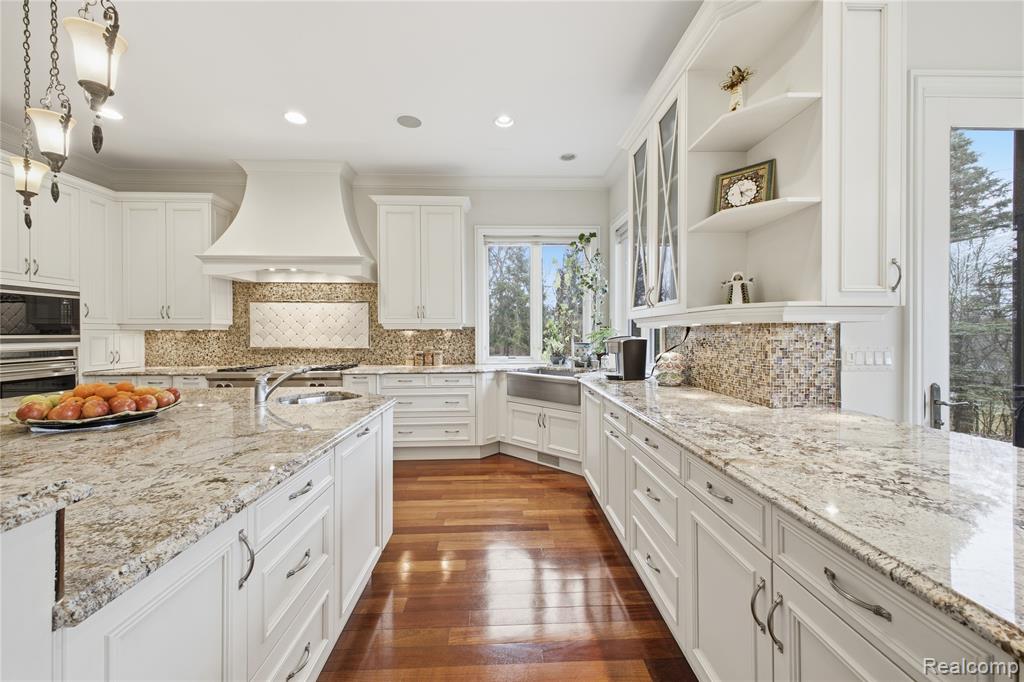 5230 Clarendon Crest Street, Bloomfield Hills, MI 48302 — Photo 19