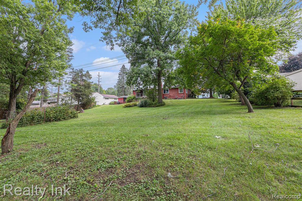 204 W LAFAYETTE Street, Milford, MI 48381 — Photo 12
