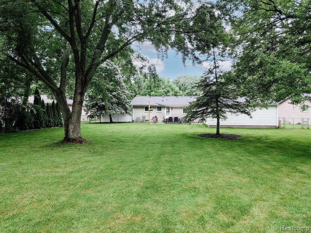 4654 Chapel Drive, Troy, MI 48085 — Photo 29