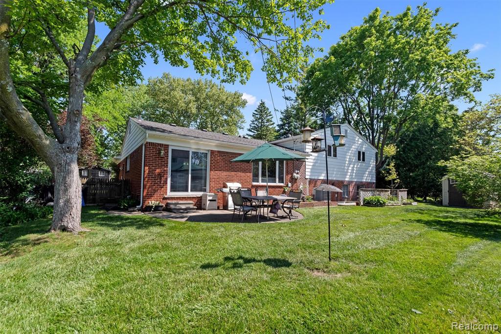 2366 Cumberland Drive, Troy, MI 48085 — Photo 33