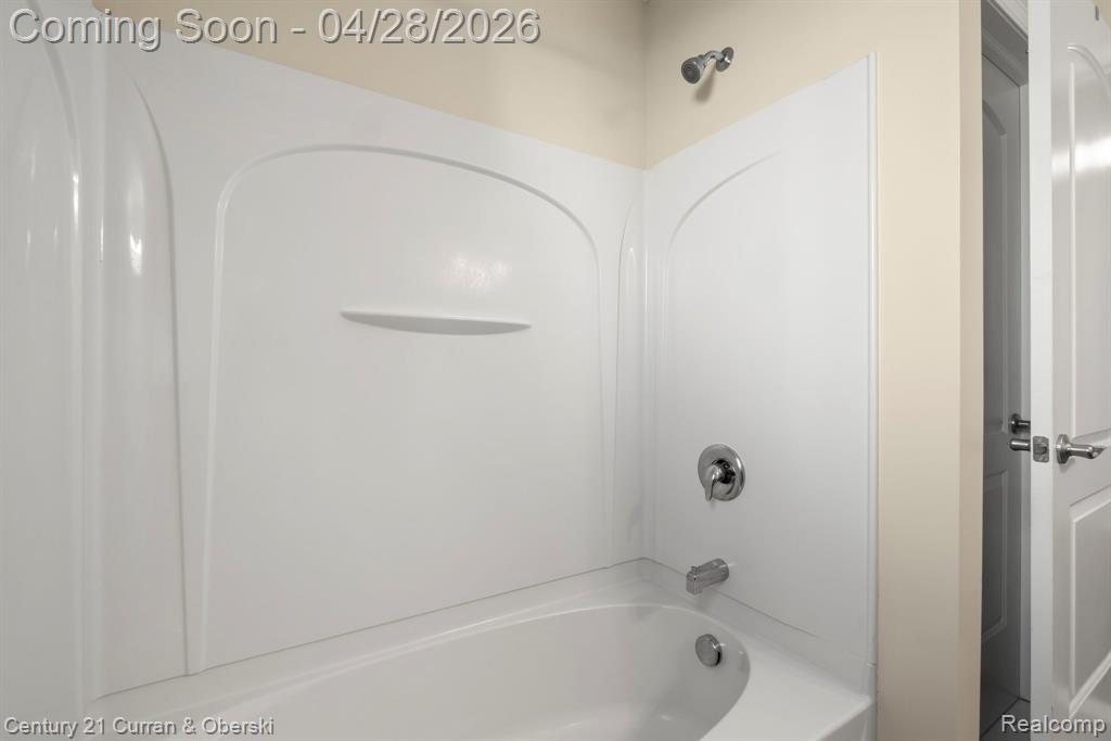 1091 Paddock Drive, South Lyon, MI 48178 — Photo 32