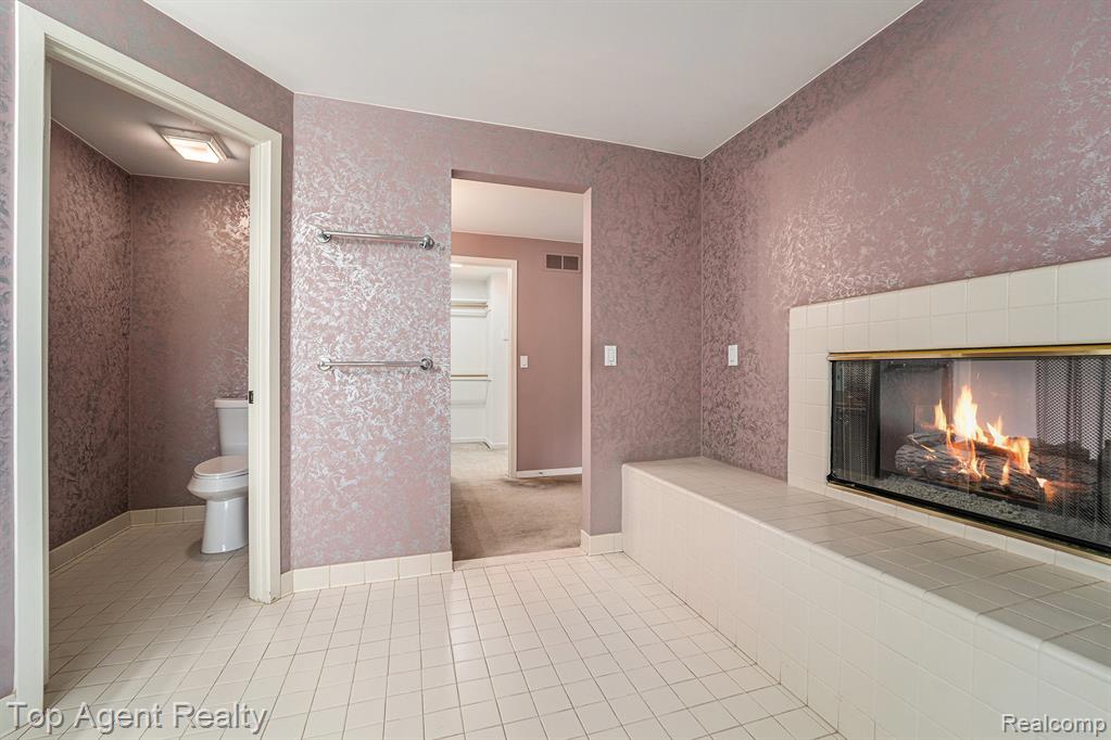 7369 Danbury Drive, West Bloomfield, MI — Photo 22