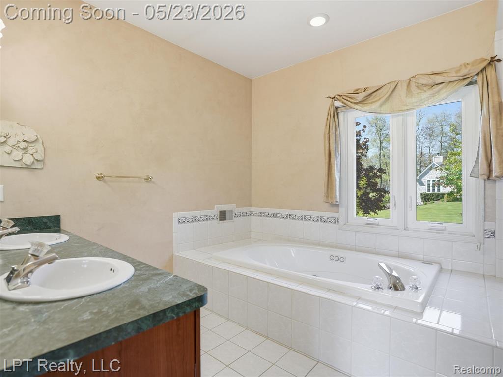 860 Troon, Highland, MI — Photo 24