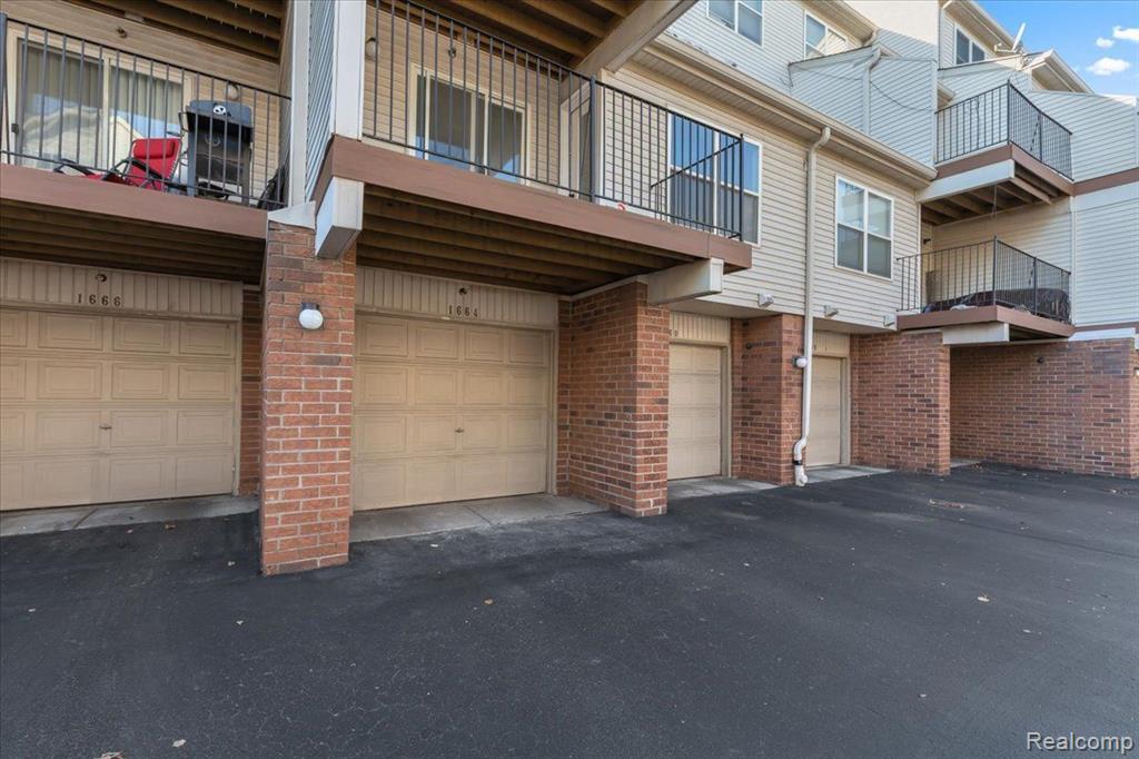 1664 CAMPAU FARMS Circle, 81-17, Detroit, MI 48207 — Photo 28