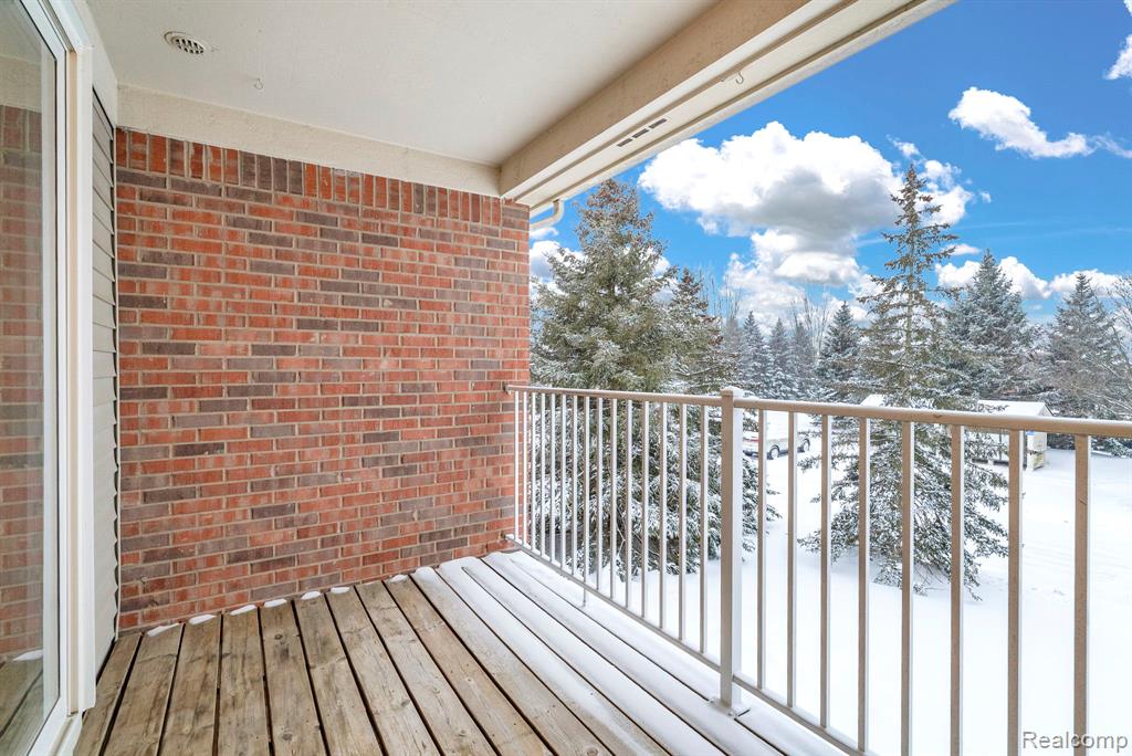 8208 Chesapeake Circle, Walled Lake, MI 48390 — Photo 14