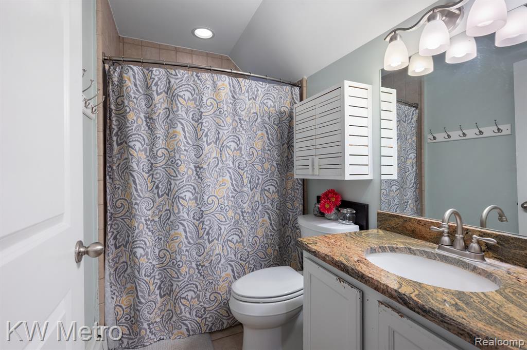 735 E HURON Street, Milford, MI 48381 — Photo 26