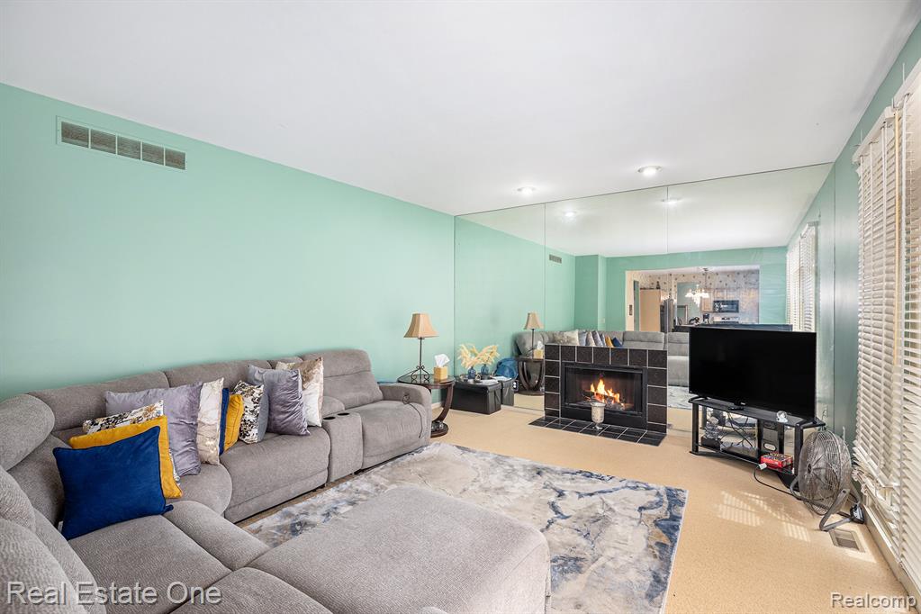 7476 Colchester Lane, West Bloomfield, MI — Photo 8