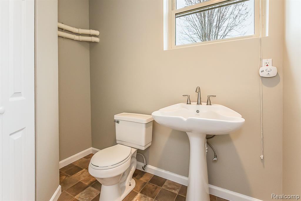 3672 W NORTH TERRITORIAL Road, Whitmore Lake, MI 48189 — Photo 38