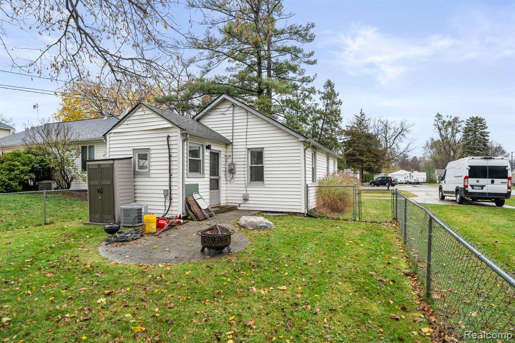 8624 RUSSELL Street, Shelby Twp, MI 48317 — Photo 21