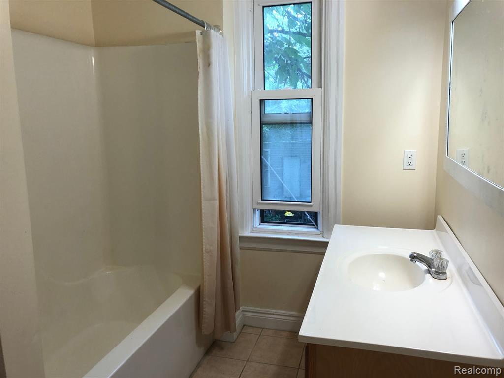 7941 AGNES Street, Detroit, MI 48214 — Photo 19