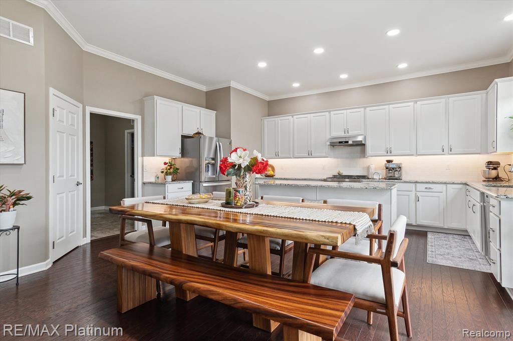 61082 SHAYA Boulevard, South Lyon, MI 48178 — Photo 16