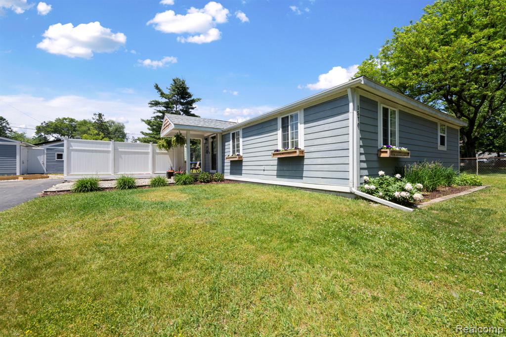 1570 Tamson Street, West Bloomfield, MI 48324 — Photo 51