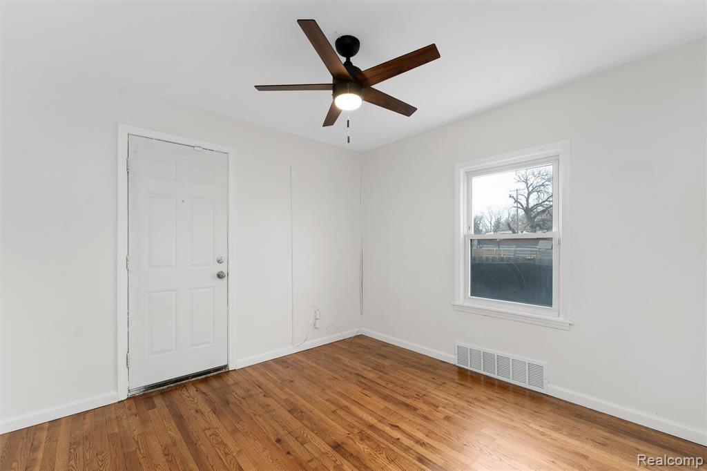 18943 Curtis Street, Detroit, MI 48219 — Photo 14