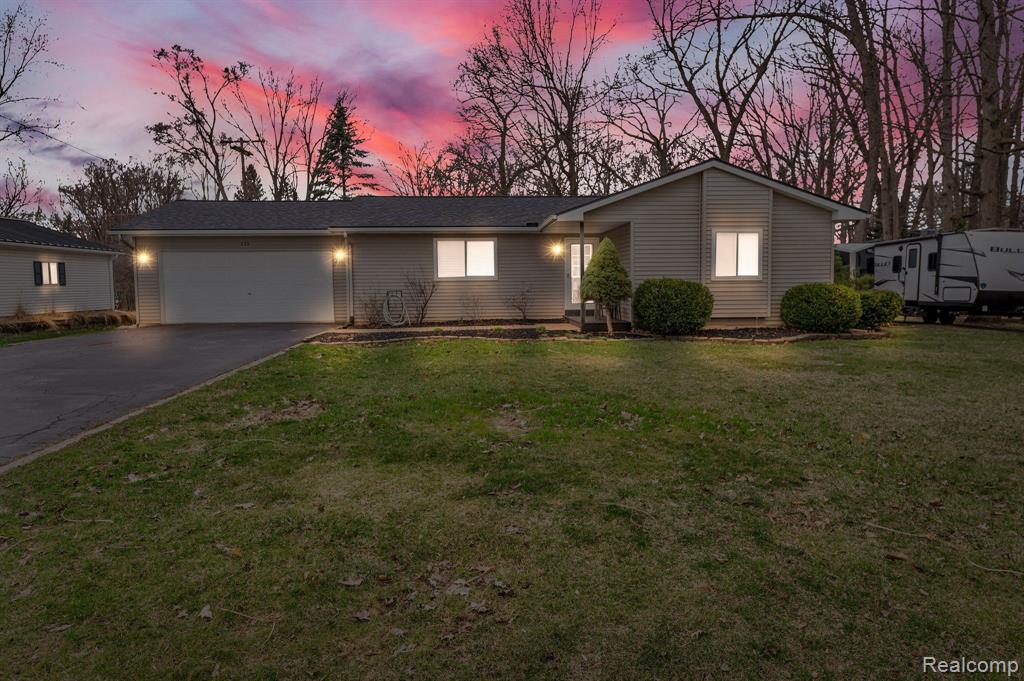 335 DELAWARE Road, Whitmore Lake, MI 48189 — Photo 5