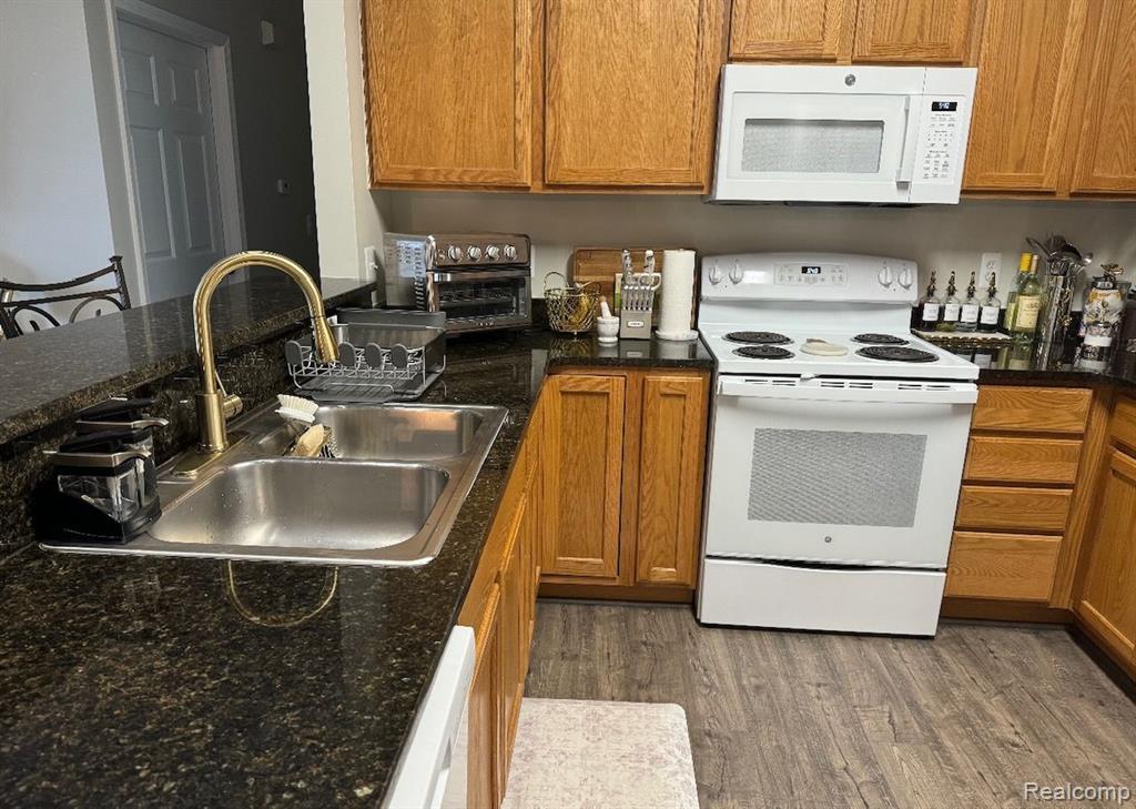 5733 TWIN OAKS Drive, Sterling Heights, MI 48314 — Photo 9