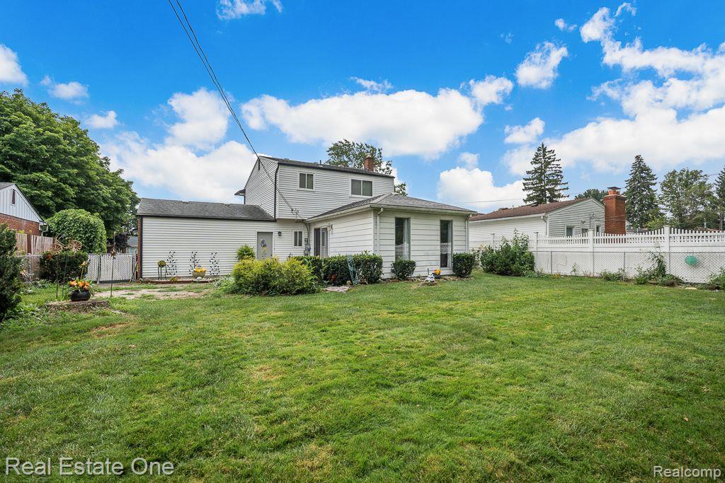 39553 Rambler Drive, Sterling Heights, MI 48313 — Photo 2